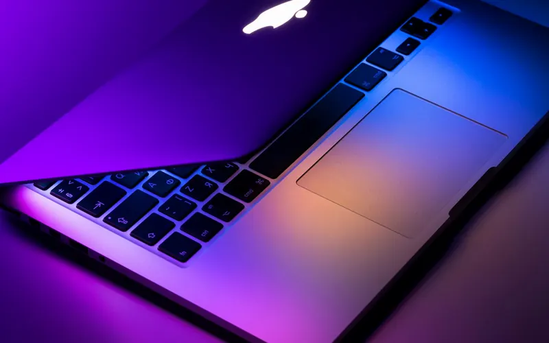 MacBook 笔记本电脑使用场景图