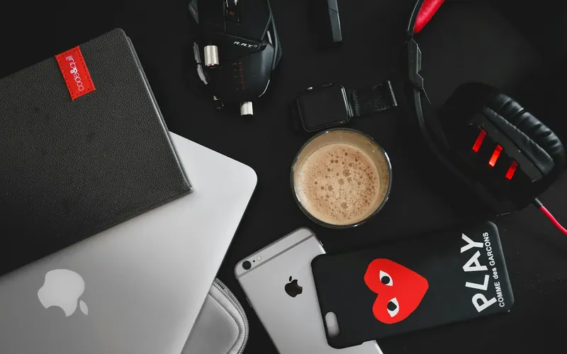 MacBook 笔记本电脑使用场景图