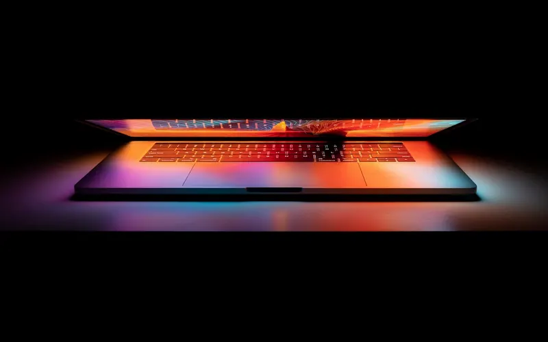 MacBook 笔记本电脑使用场景图
